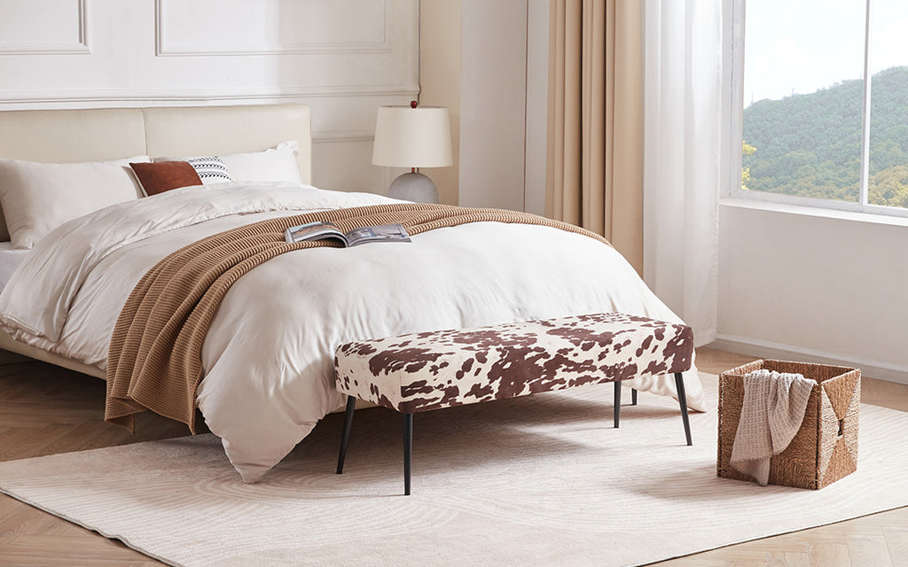 Bench seat for foot of outlet bed